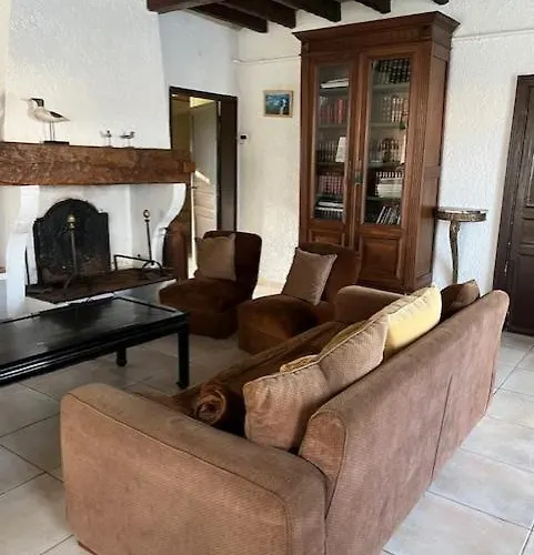 Maison Trinque بيت للعطل *